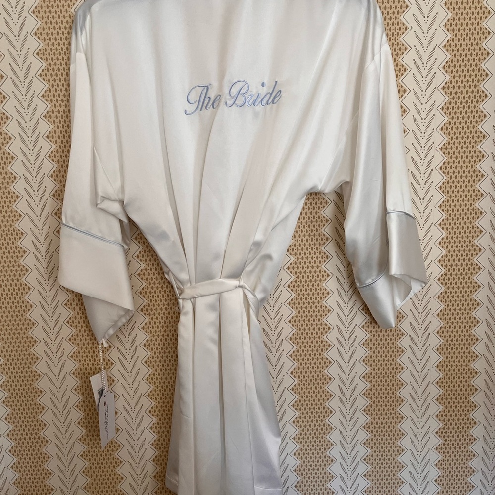 In Bloom Bride Robe - Picture 2 of 5